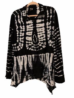 XCVI 12812LC Black & White Shibori Tie Dye Handkerchief Hem Tunic Henley Sz L